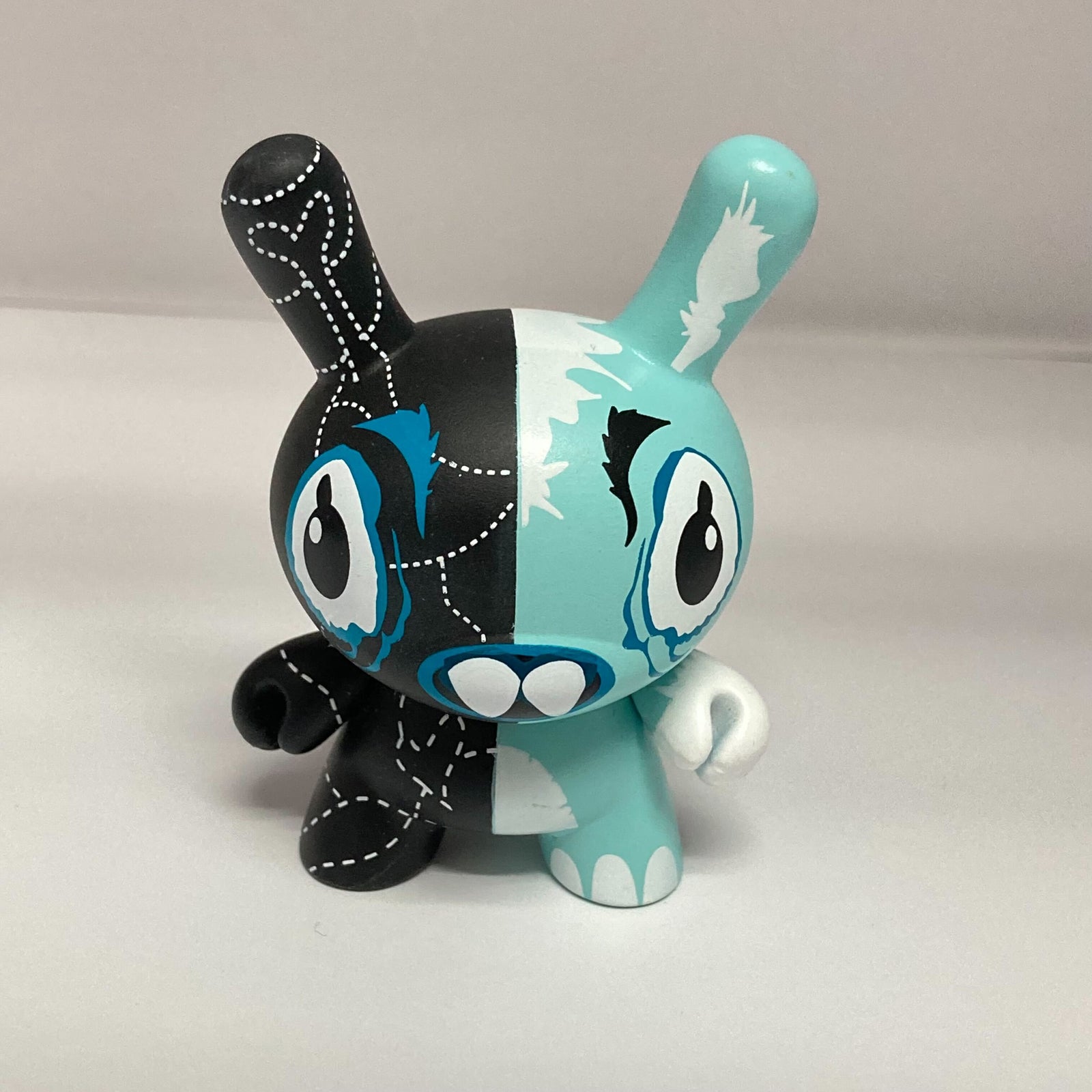 Welsh Rarebit - Attaboy - Dunny Series 3 (Missing Wishbone Accessory) by Kidrobot