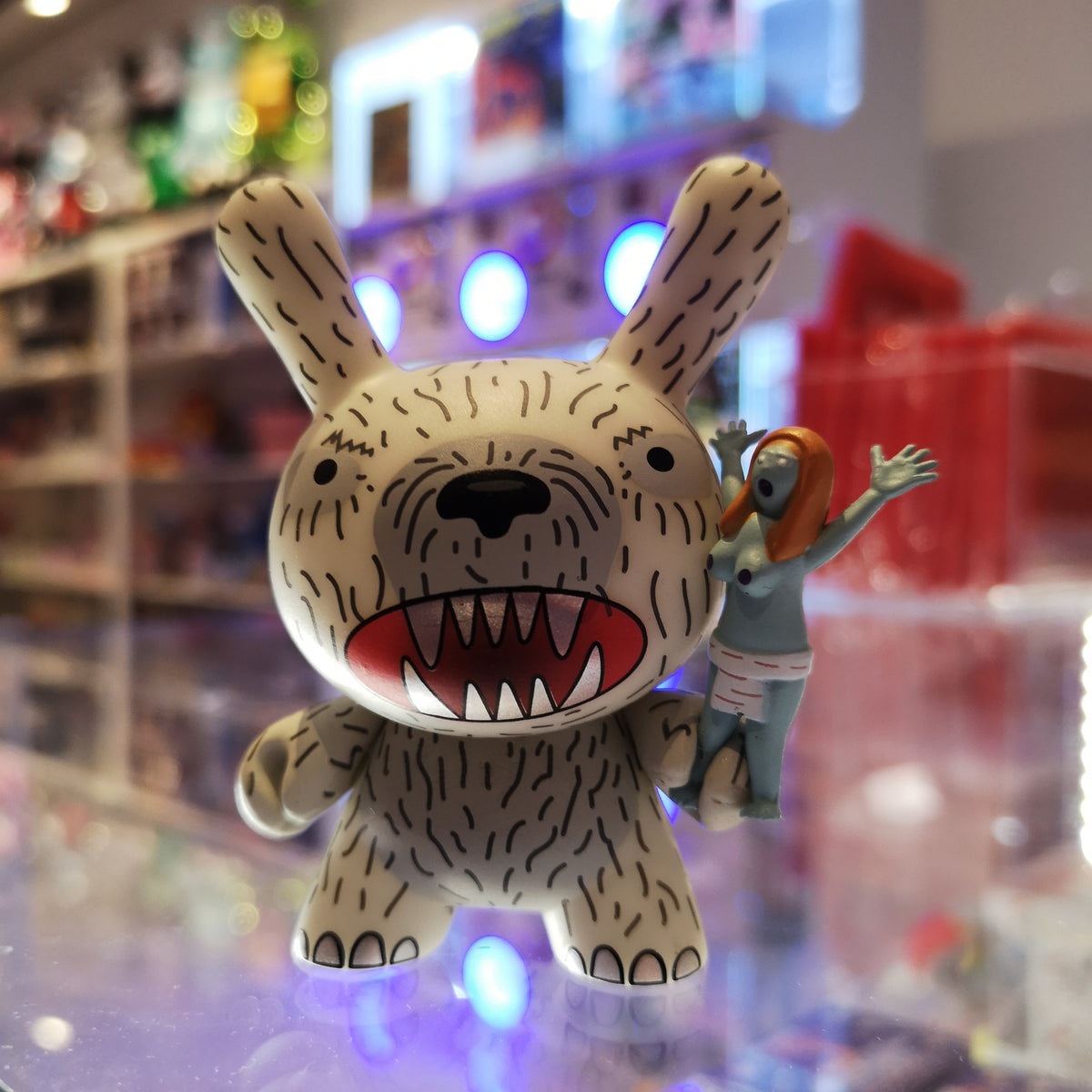 Kesagake Bear - Kaiju Dunny Battle Serie by Kidrobot