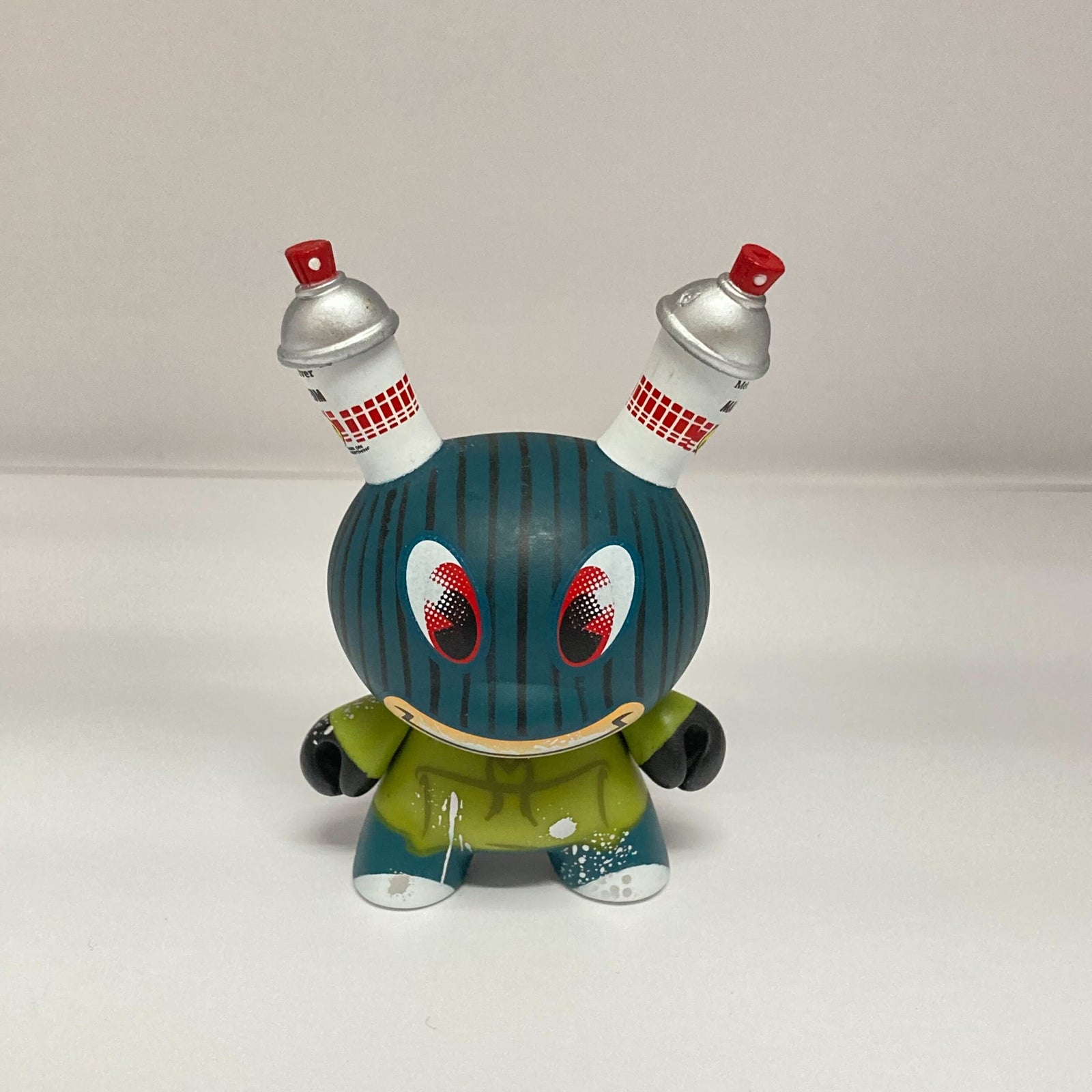 Spray Can Vandal - Mad - Dunny 2012 Series (Missing Gas Mask Accessory) by Kidrobot