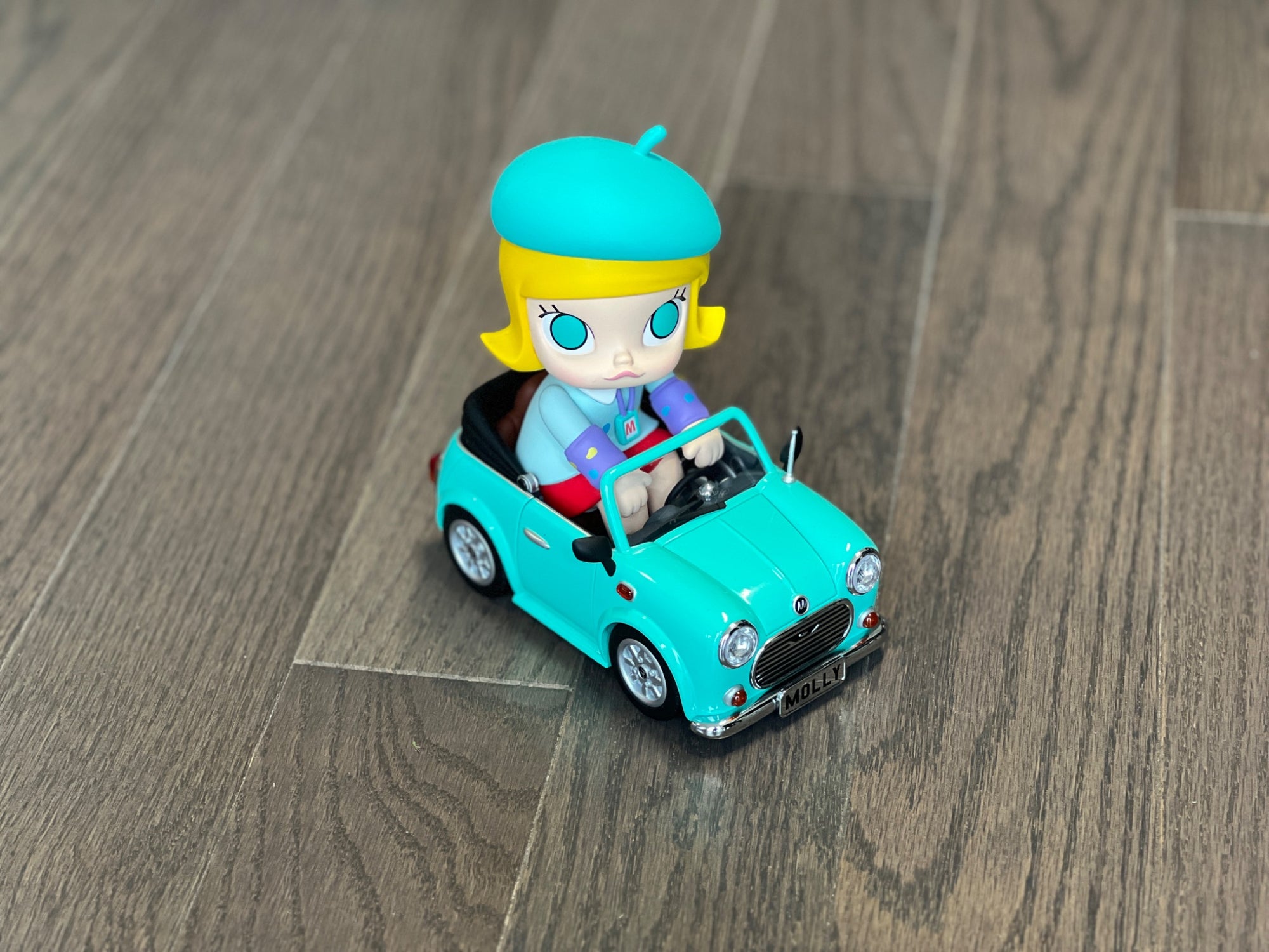 Pop Mart Molly Mint Car Car - 1