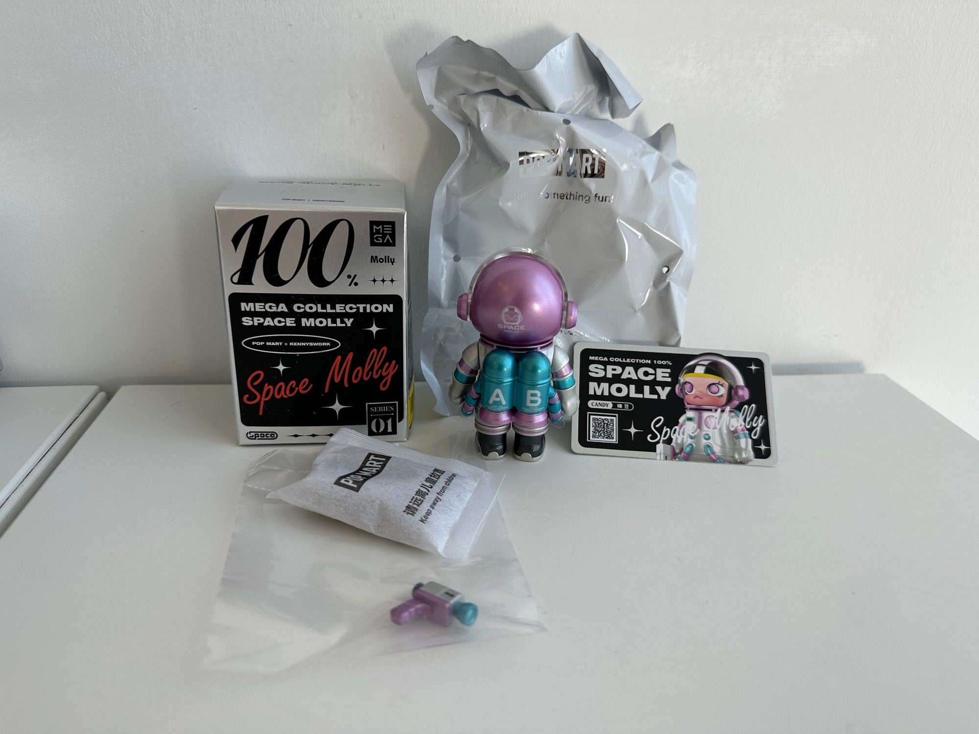 Candy - MEGA Collection 100% Space Molly Series 1 Blind Box by POP MART - 3