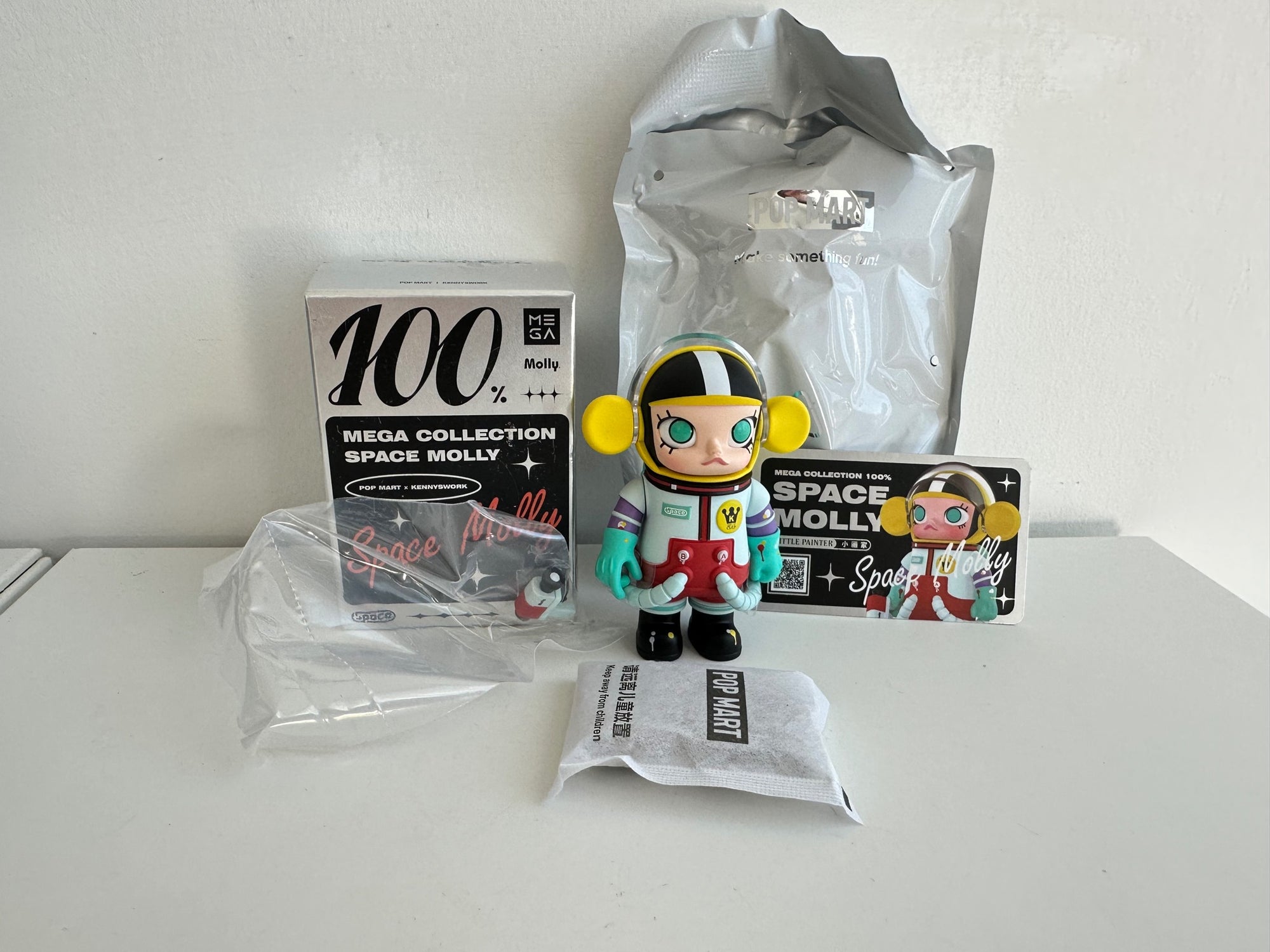 Little Painter - MEGA Collection 100% Space Molly Series 1 Blind Box by POP MART - 1