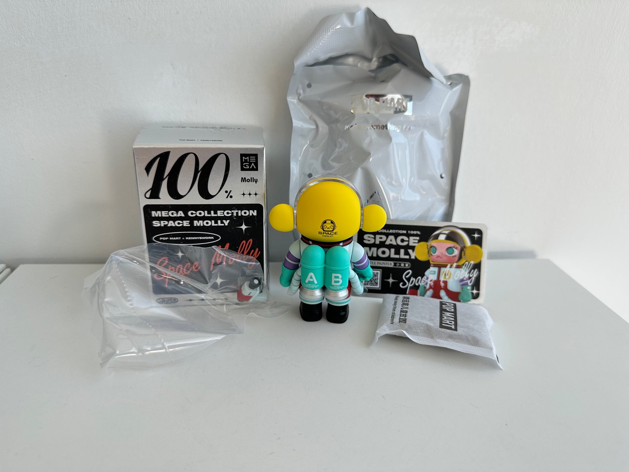 Little Painter - MEGA Collection 100% Space Molly Series 1 Blind Box by POP MART - 3