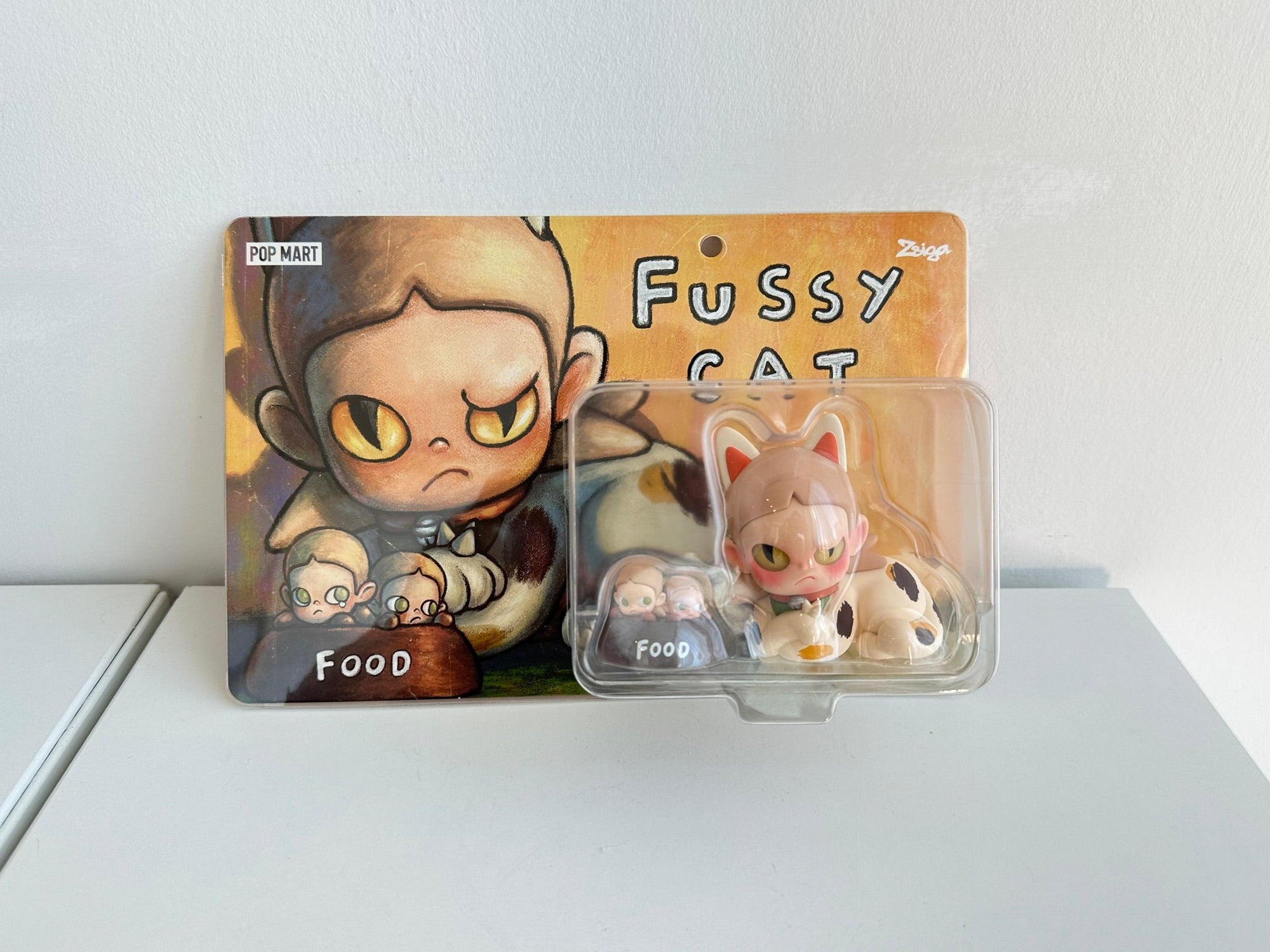 Zsiga Fussy Cat Figure - 1