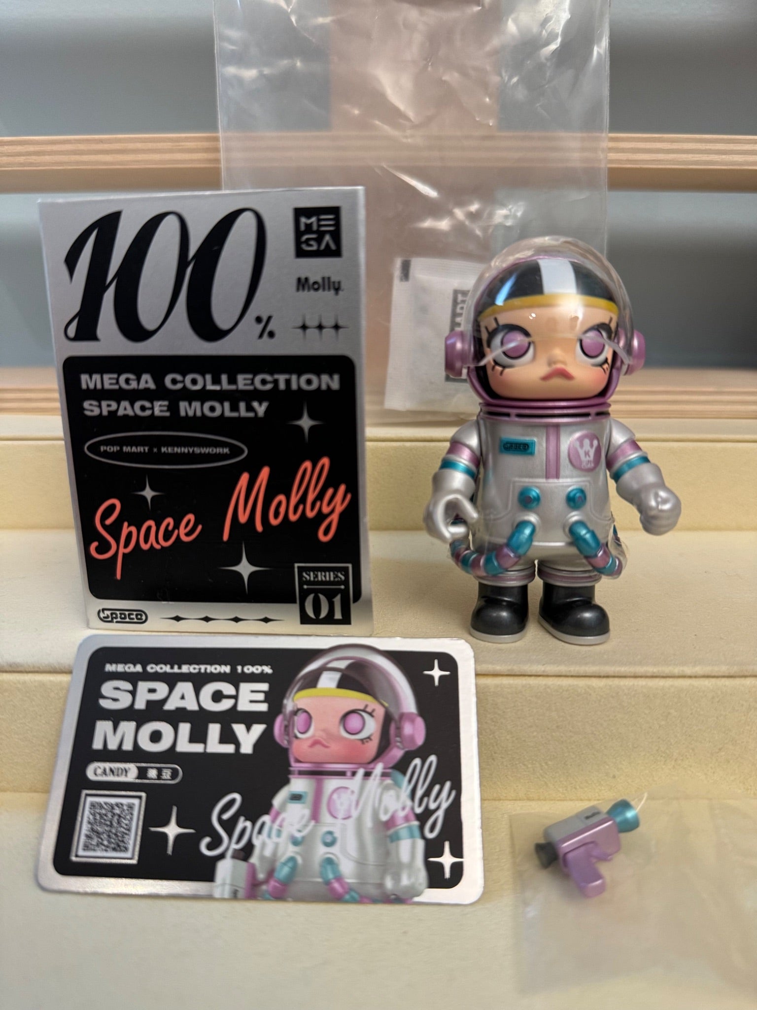 Pop Mart Space Molly 100% Series 01 - Candy - 1