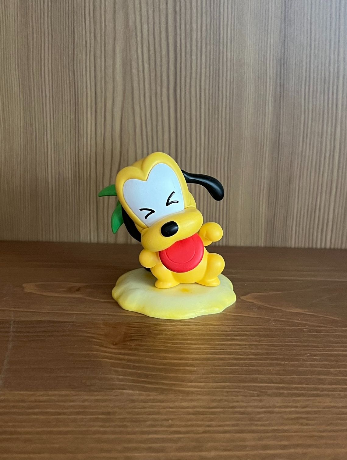 Pluto - Mickey and Friends Beach Series - Miniso - 1