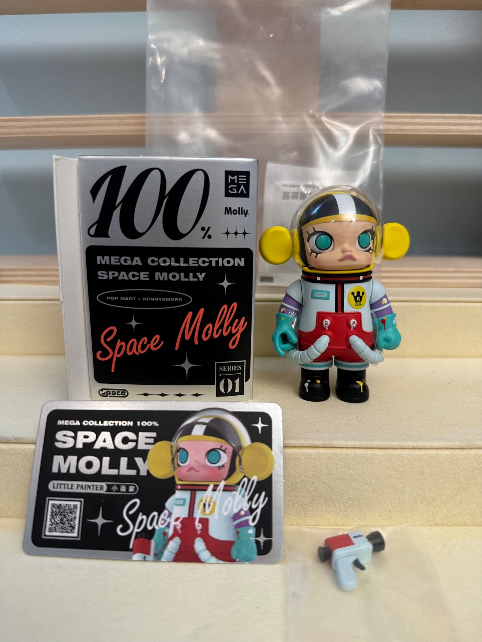 Pop Mart Space Molly 100% Series 01 - Little Painter - 1