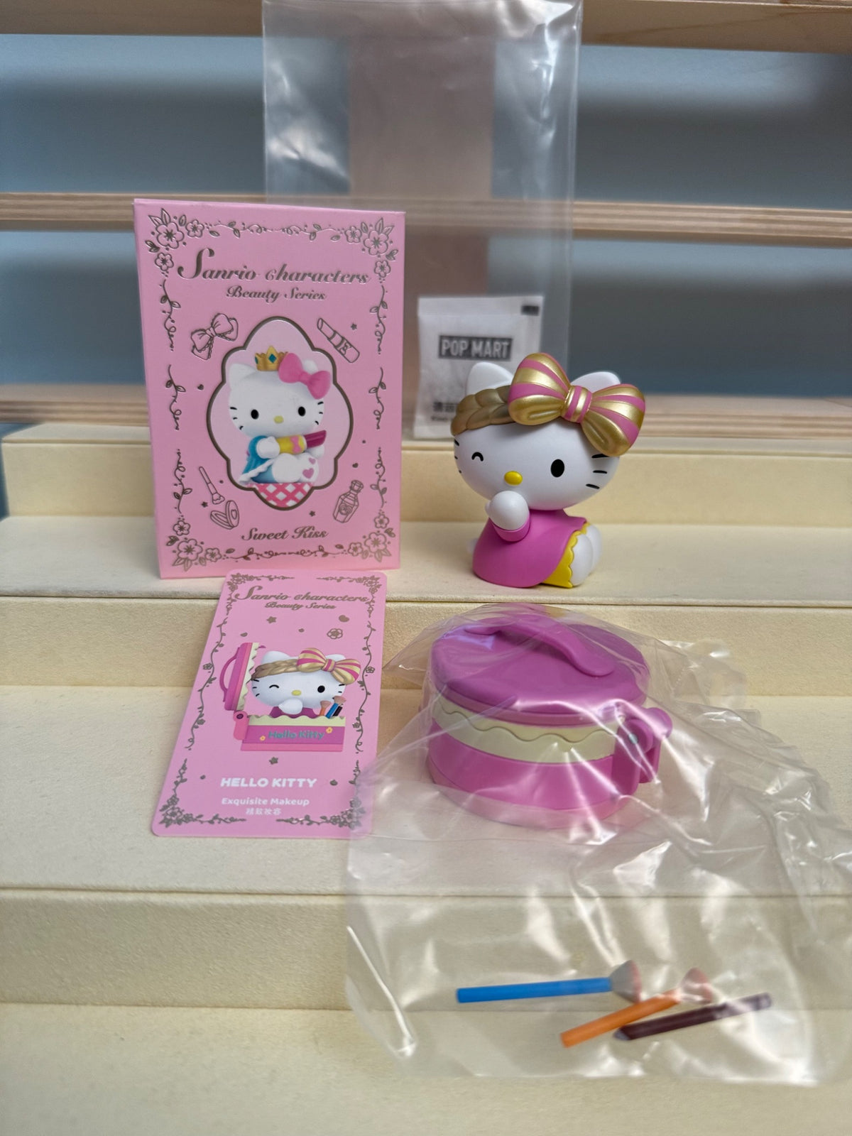 Pop Mart Sanrio Characters Beauty Series - Hello Kitty Exquisite Makeup - 1