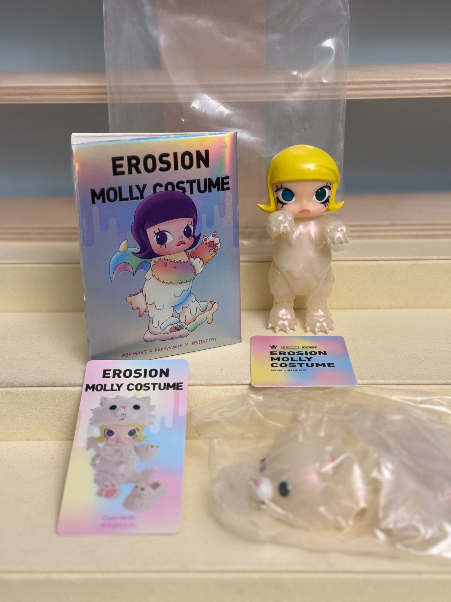 Curio Molly - Pop Mart Erosion Molly Costume  - 1