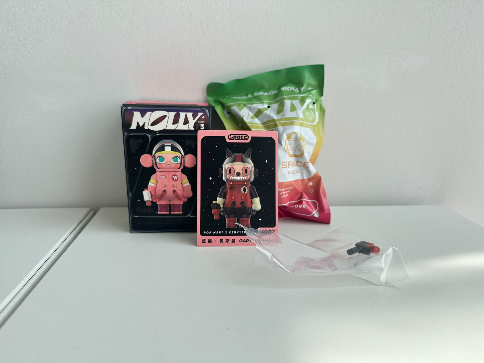 GARY BASEMAN - MEGA SPACE MOLLY 100% Series 3 by POP MART - 1