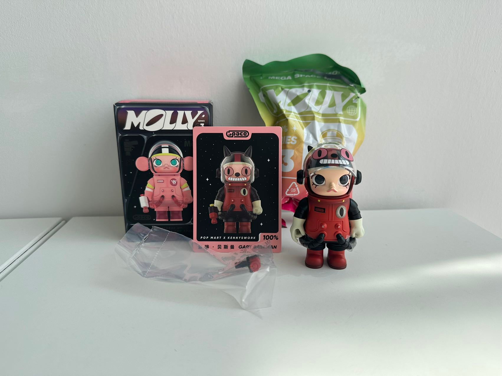 GARY BASEMAN - MEGA SPACE MOLLY 100% Series 3 by POP MART - 2