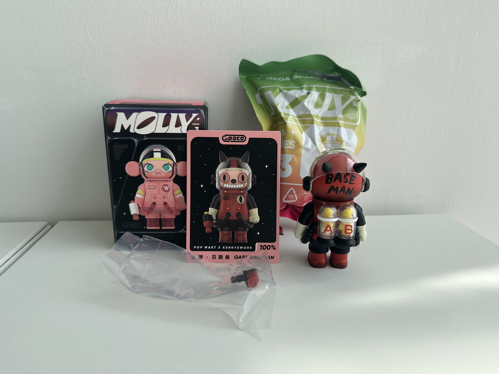 GARY BASEMAN - MEGA SPACE MOLLY 100% Series 3 by POP MART - 3