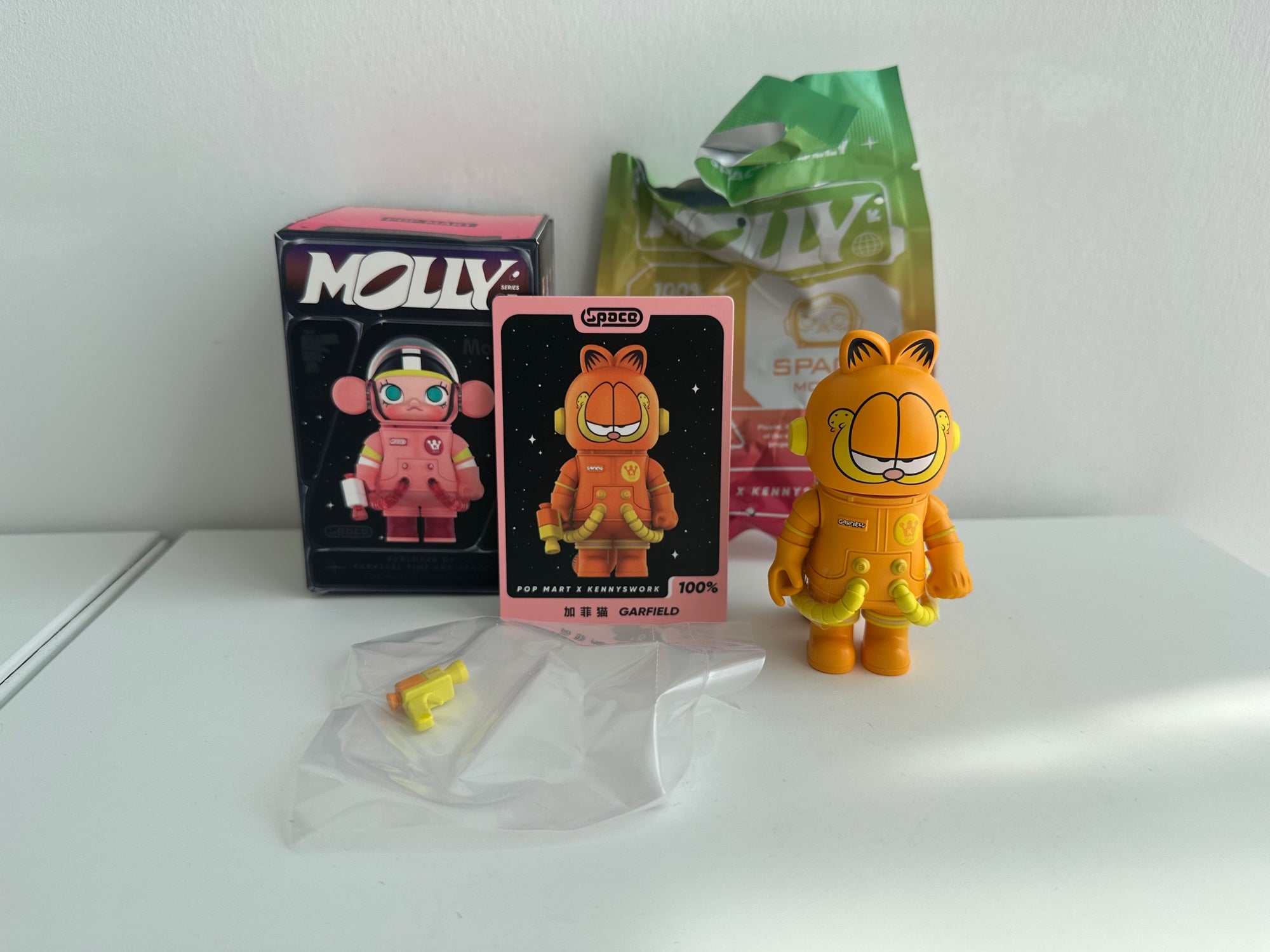 GARFIELD - MEGA SPACE MOLLY 100% Series 3 by POP MART - 2