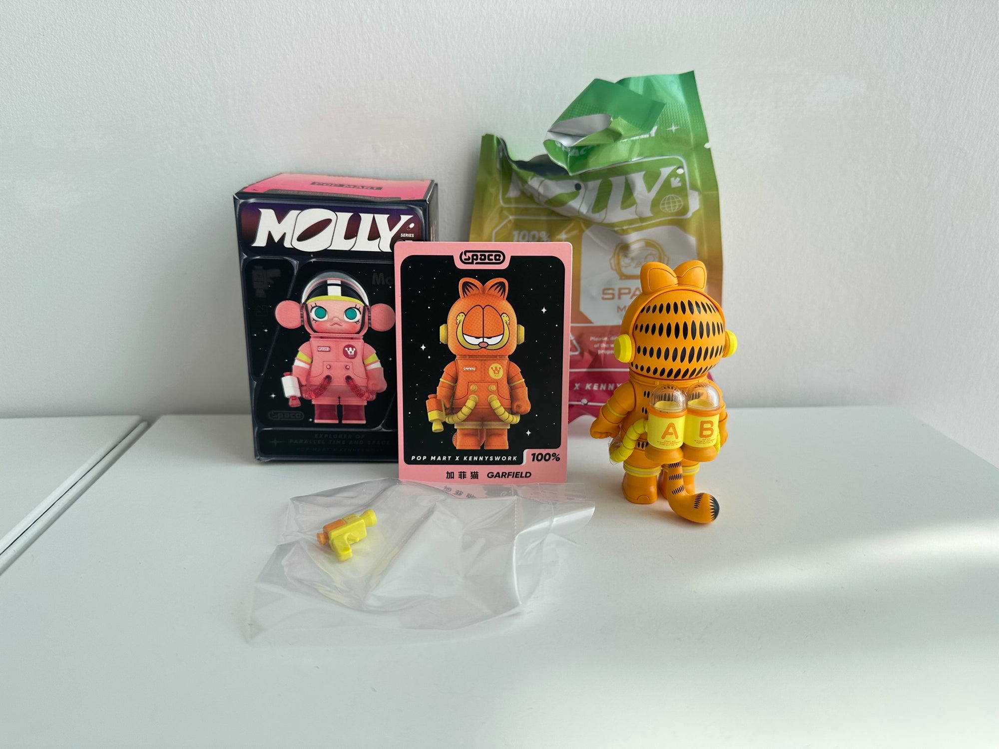 GARFIELD - MEGA SPACE MOLLY 100% Series 3 by POP MART - 3