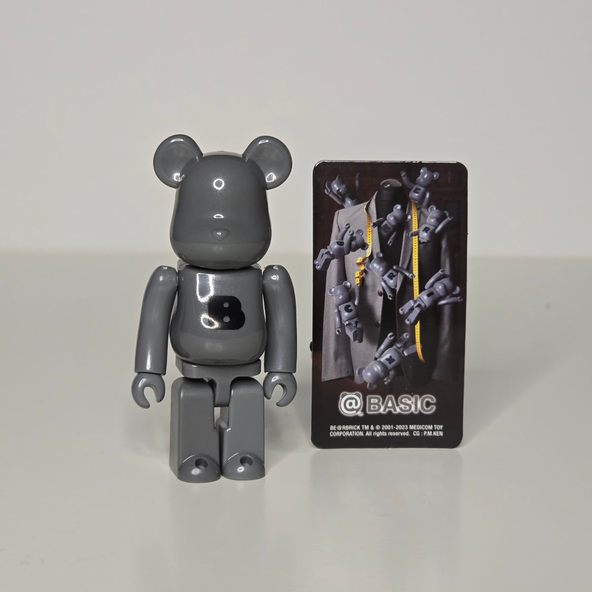 Basic &#39;B&#39; - Bearbrick Series 46 - Medicom Toy - 1