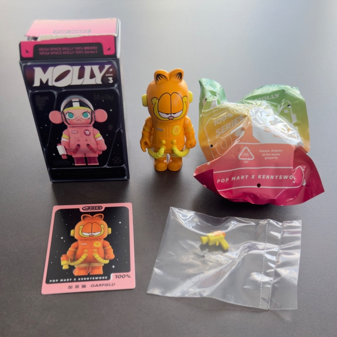 Molly- Space Molly Series 3 - Garfield - 1