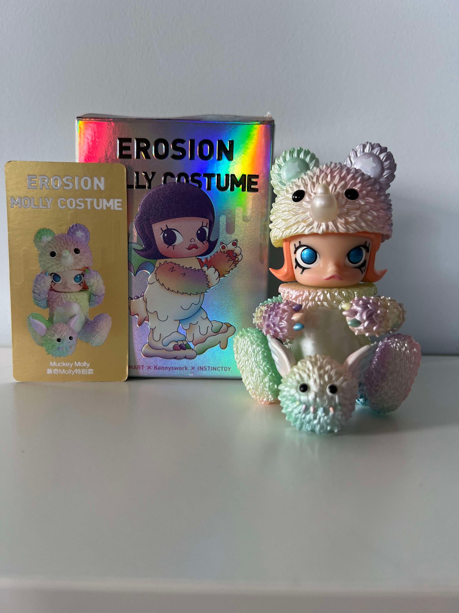 Muckey Molly (GLOW IN THE DARK) | *Variant* - Erosion Molly Costume Series by Molly x Instinctoy x POP MART - 1