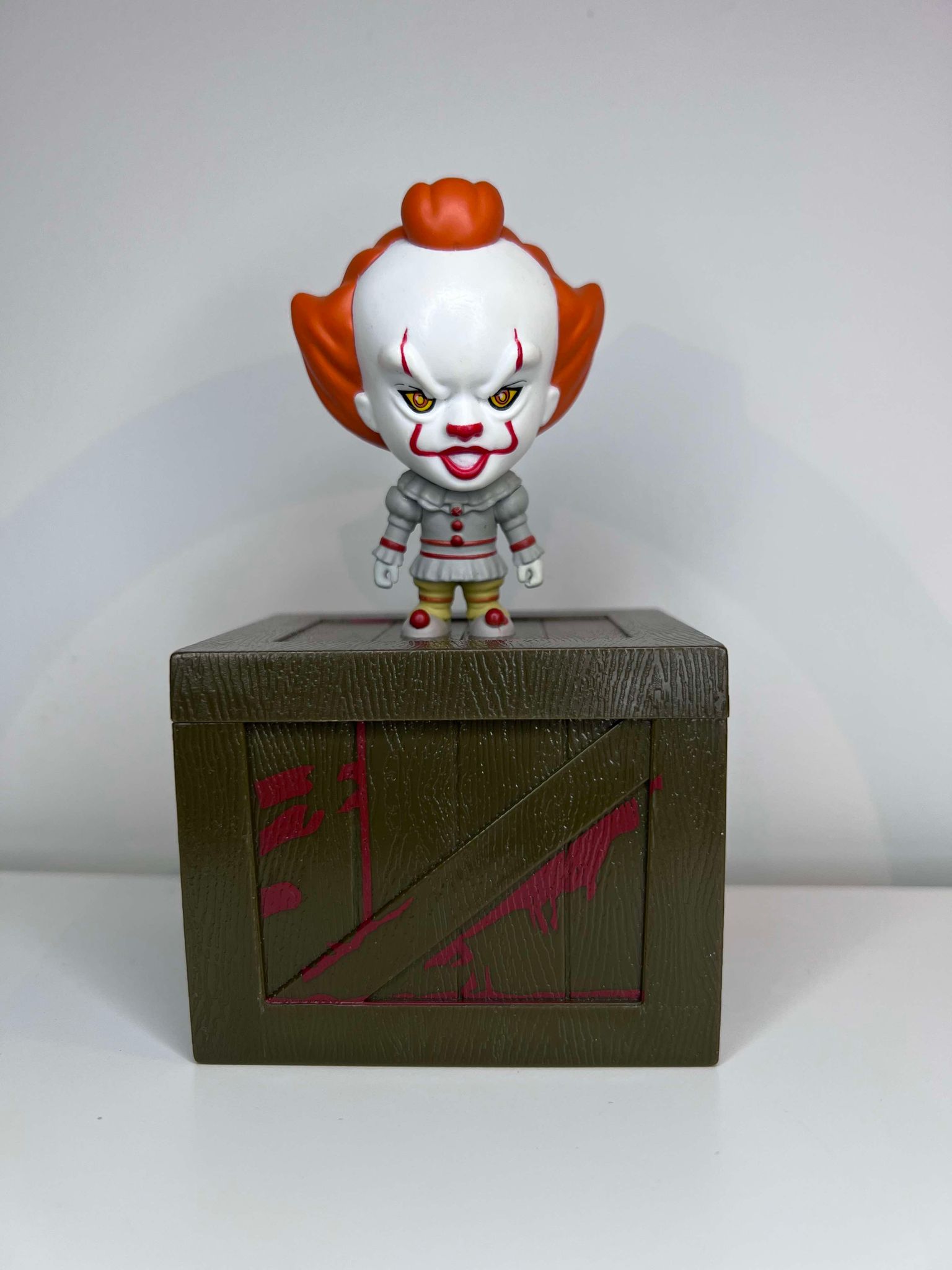 Smols Culturefly Horror Figure IT Chapter 2 Pennywise With Crate - 1