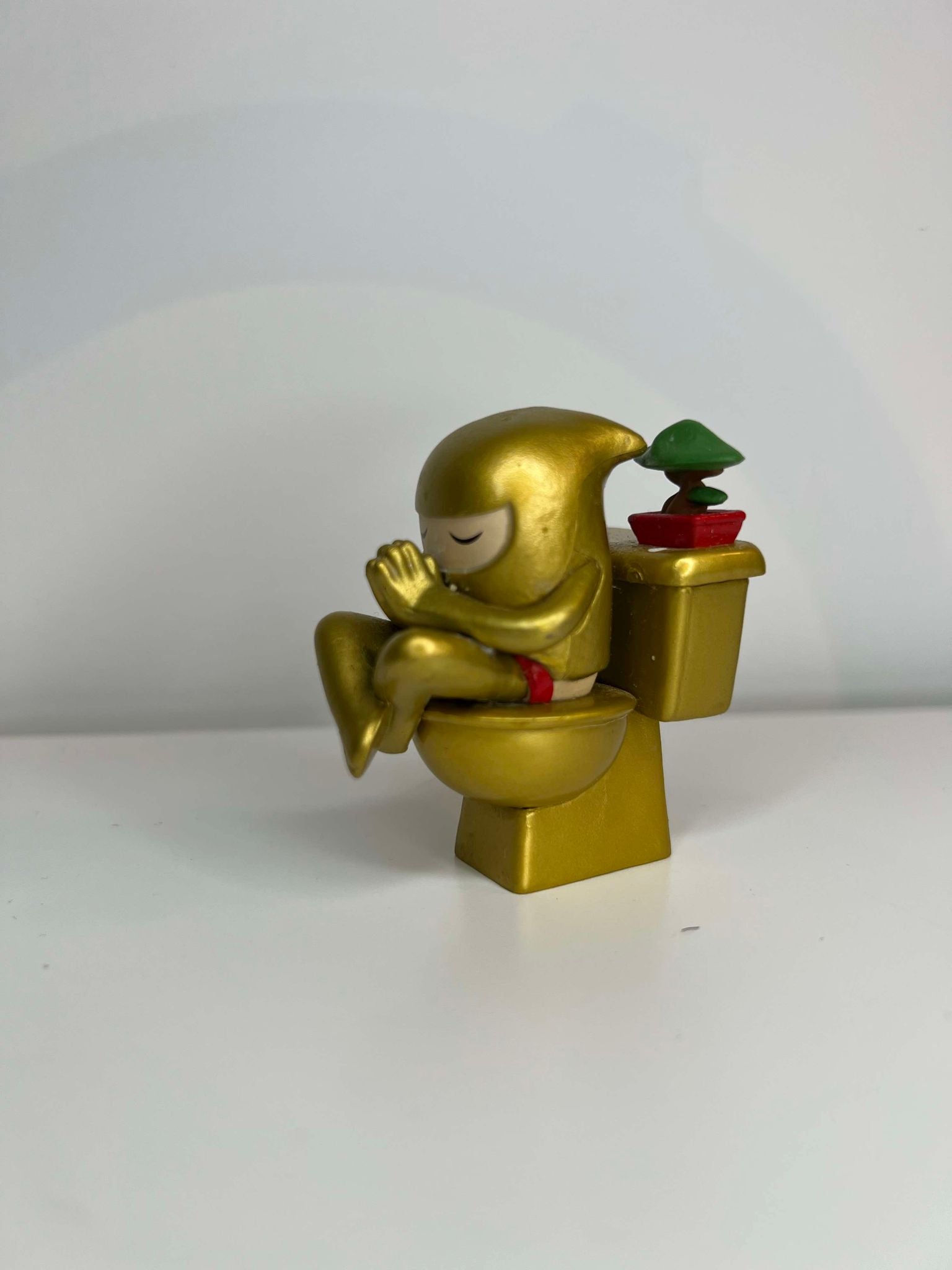 Funko Paka Paka Toilet Ninjas Series 1 Gold W.C. Hyper Chase Figure - 1