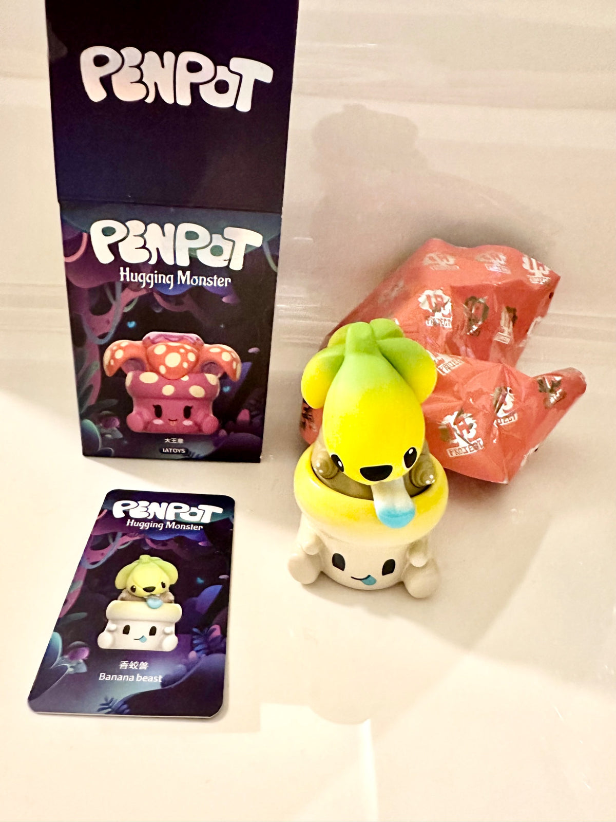 Banana Beast - Pen Pot Hugging Monster Series - IAToys﻿ - 1