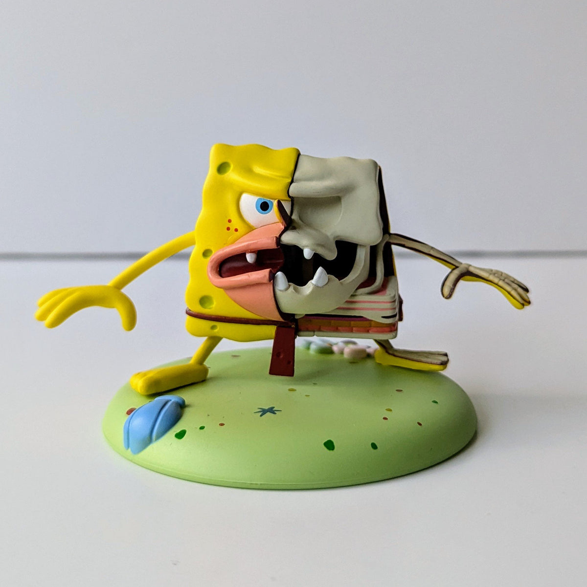 Spongegar - Freeny&#39;s Hidden Dissectibles Spongebob Squarepants Meme Edition - Mighty Jaxx - 1