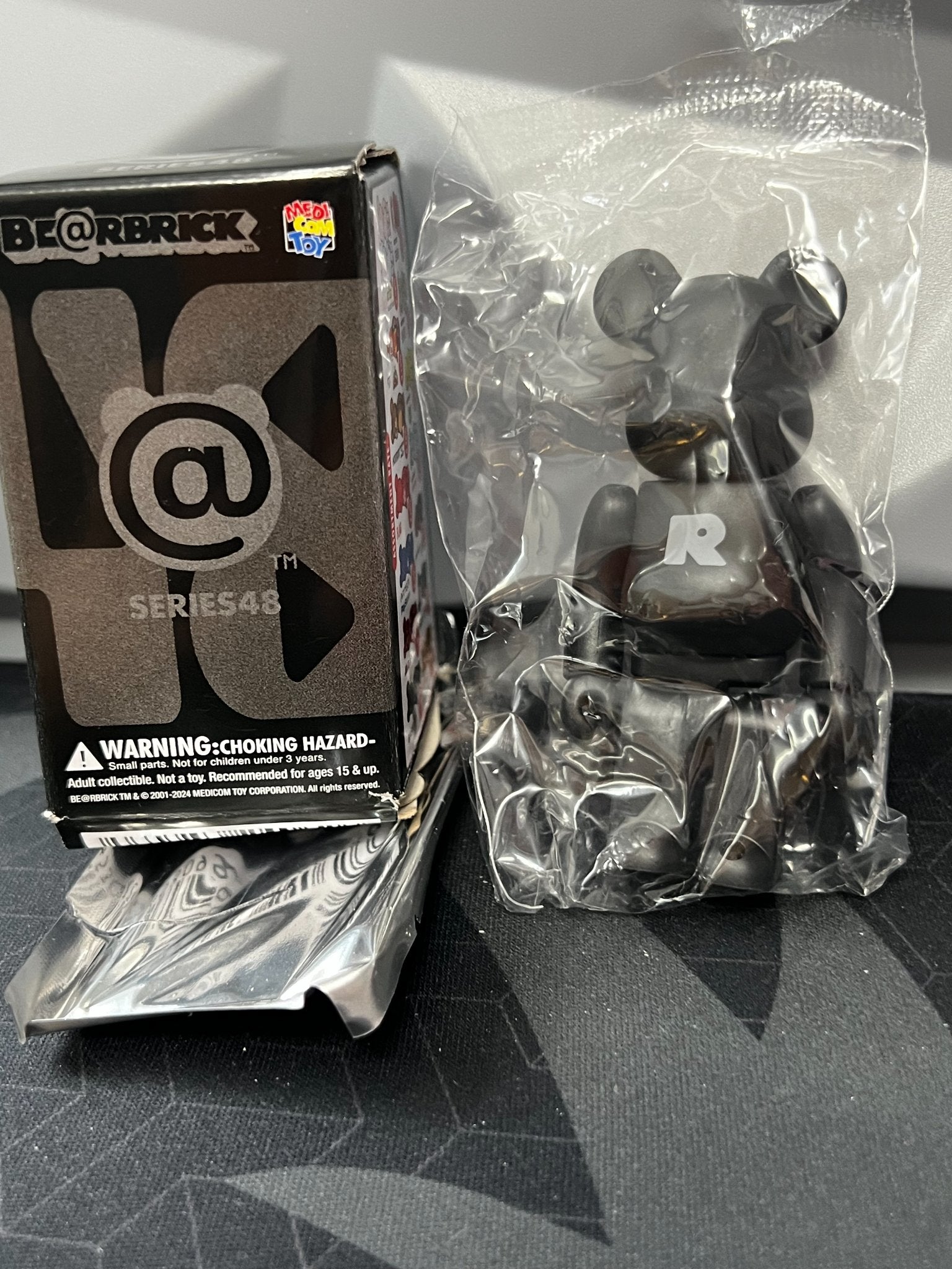 Basic R - Bearbrick Series 48 100% - Medicom Toy - 1