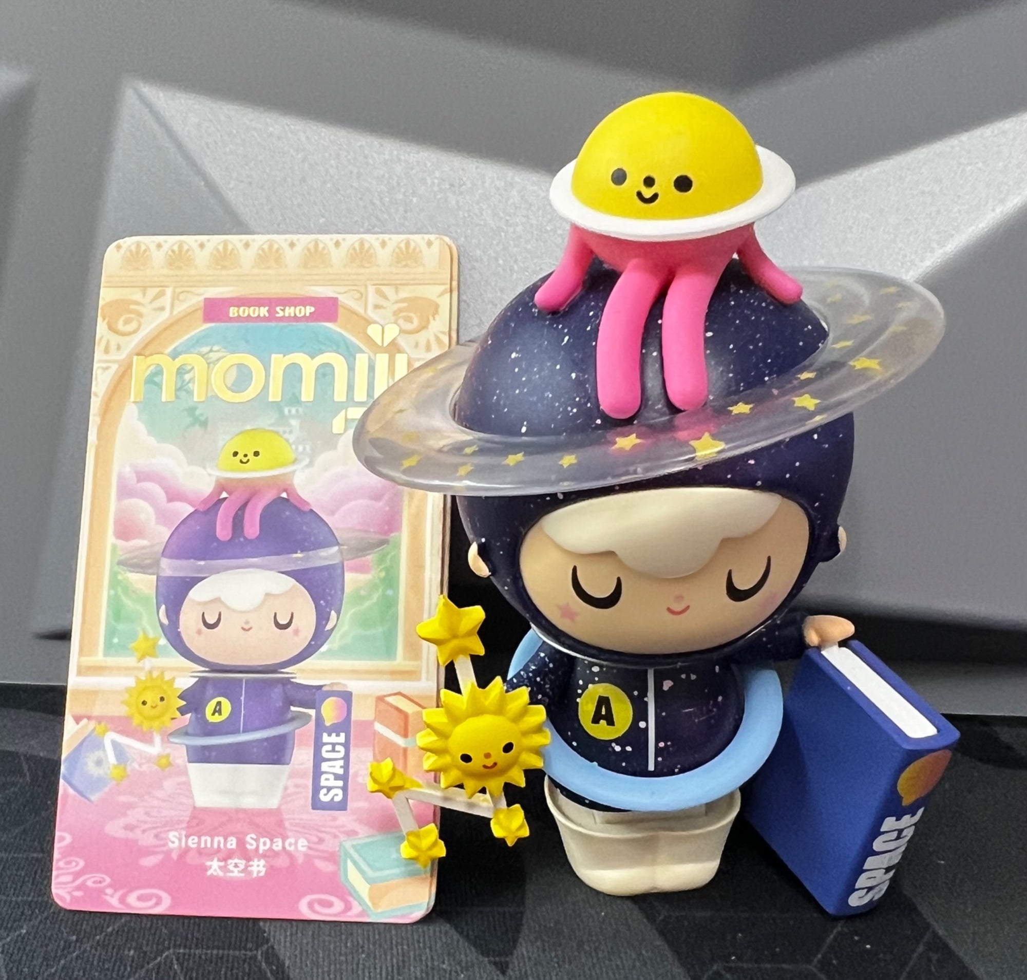 Sienna Space - Momiji Book Shop Blind Box Series - Pop Mart - 1