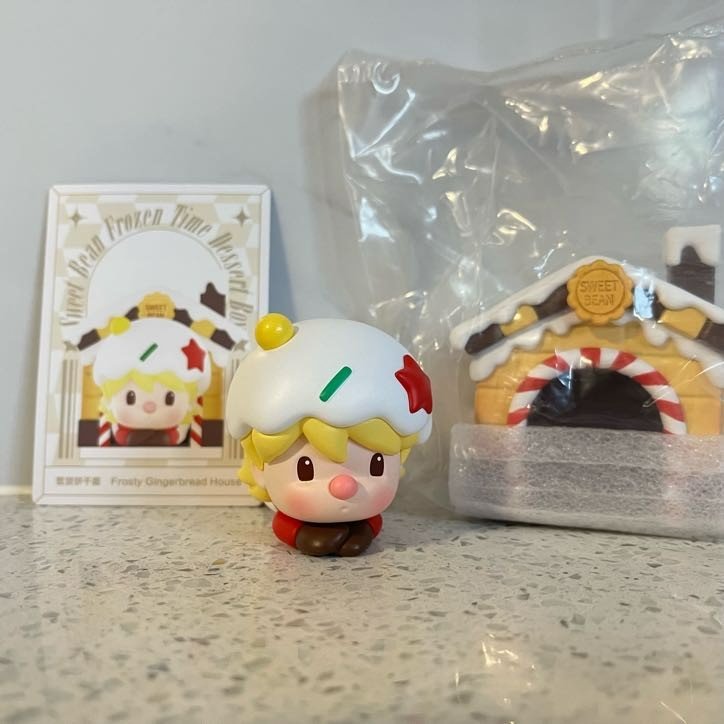 Frosty Gingerbread House - Sweet Bean Frozen Time Dessert Box by Pop Mart - 1