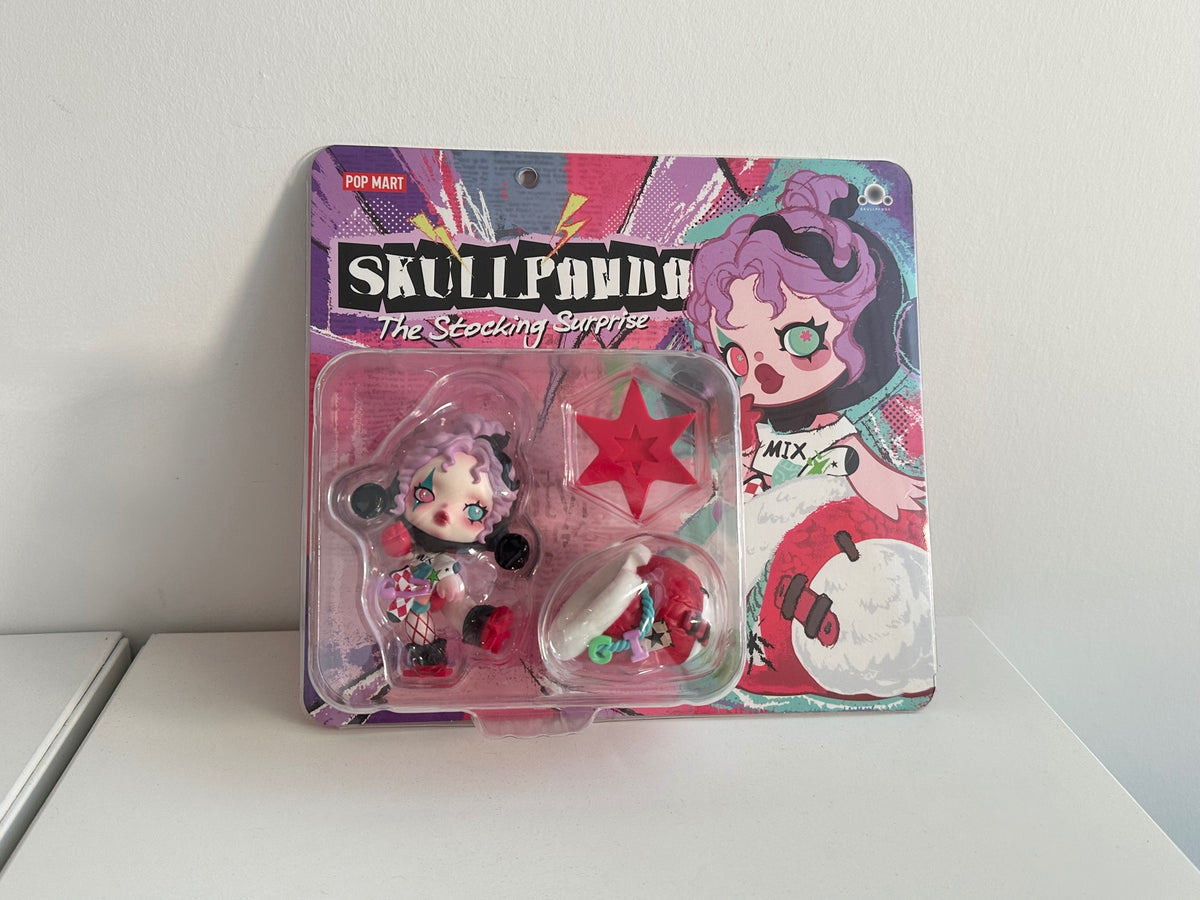 SKULLPANDA The Stocking Surprise Figure by POP MART - 1