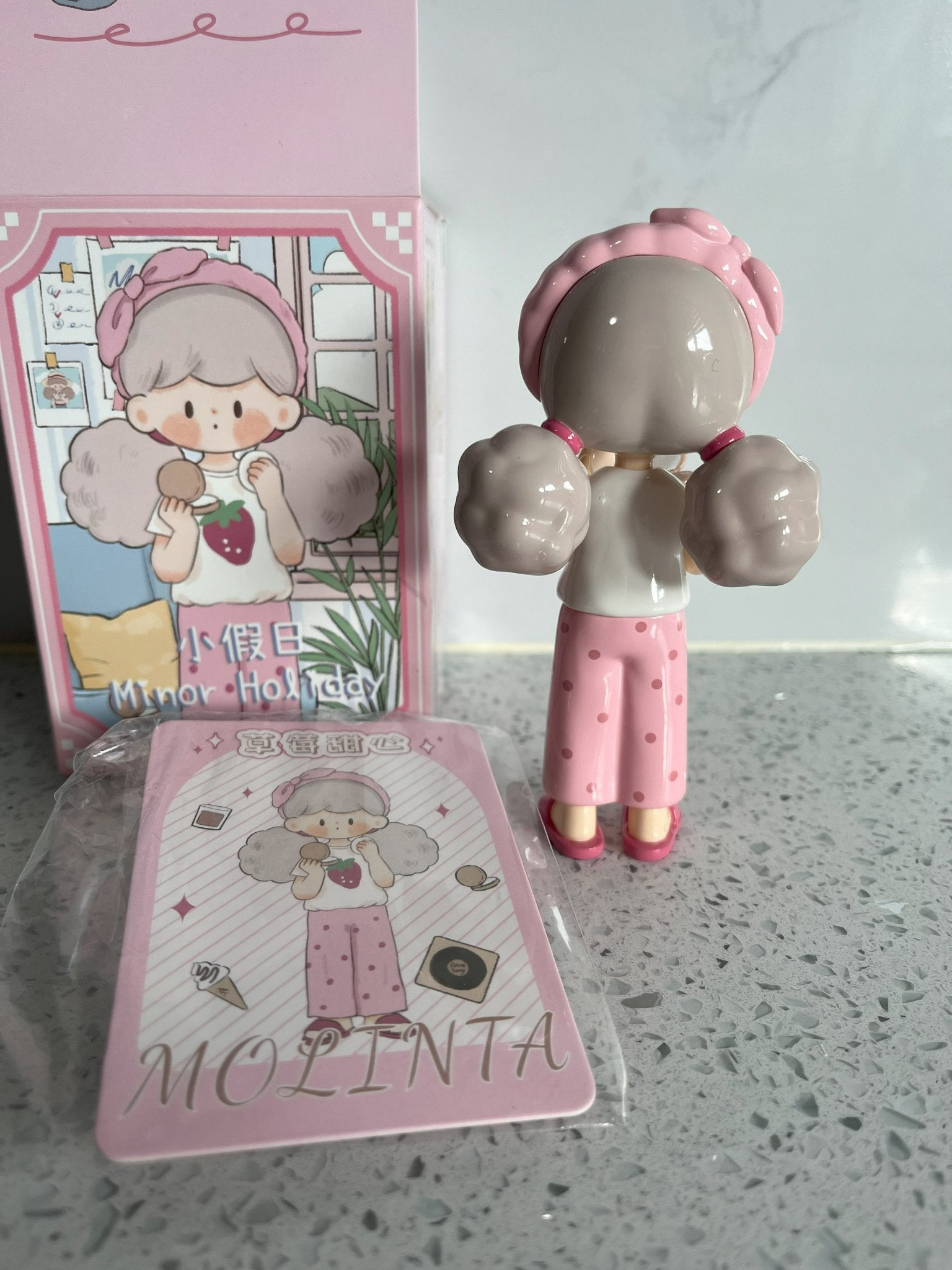 Strawberry Sweetheart - Molinta Minor Holiday Series by Finding Unicorn - 3