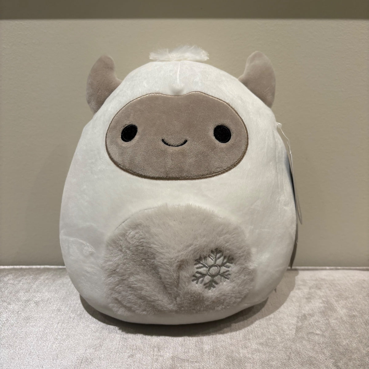 8” Amleth the Yeti - Superstore Exclusive by Squishmallows - 1