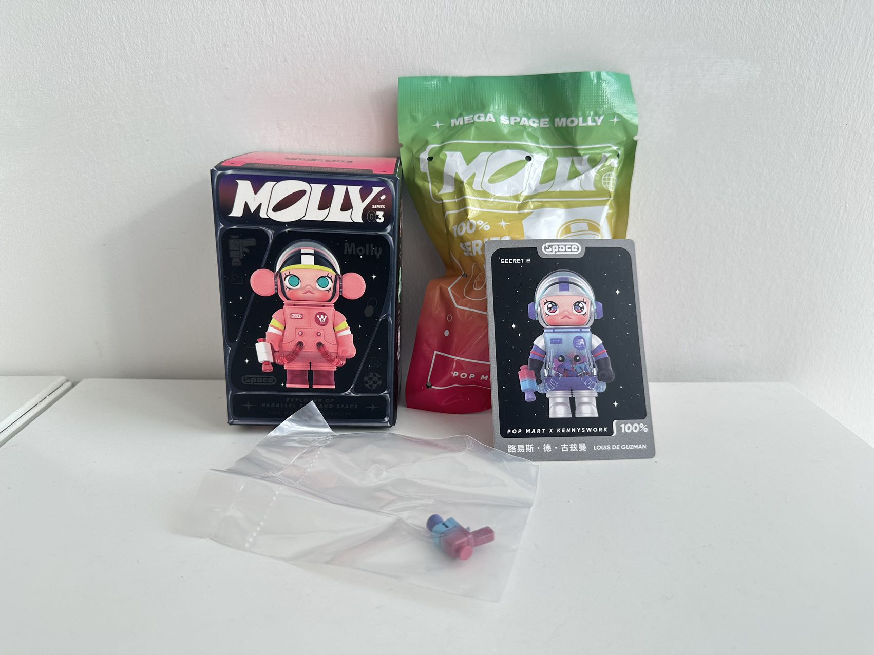 LOUIS DE GUZMAN (Secret 2)- MEGA SPACE MOLLY 100% Series 3 by POP MART  - 1