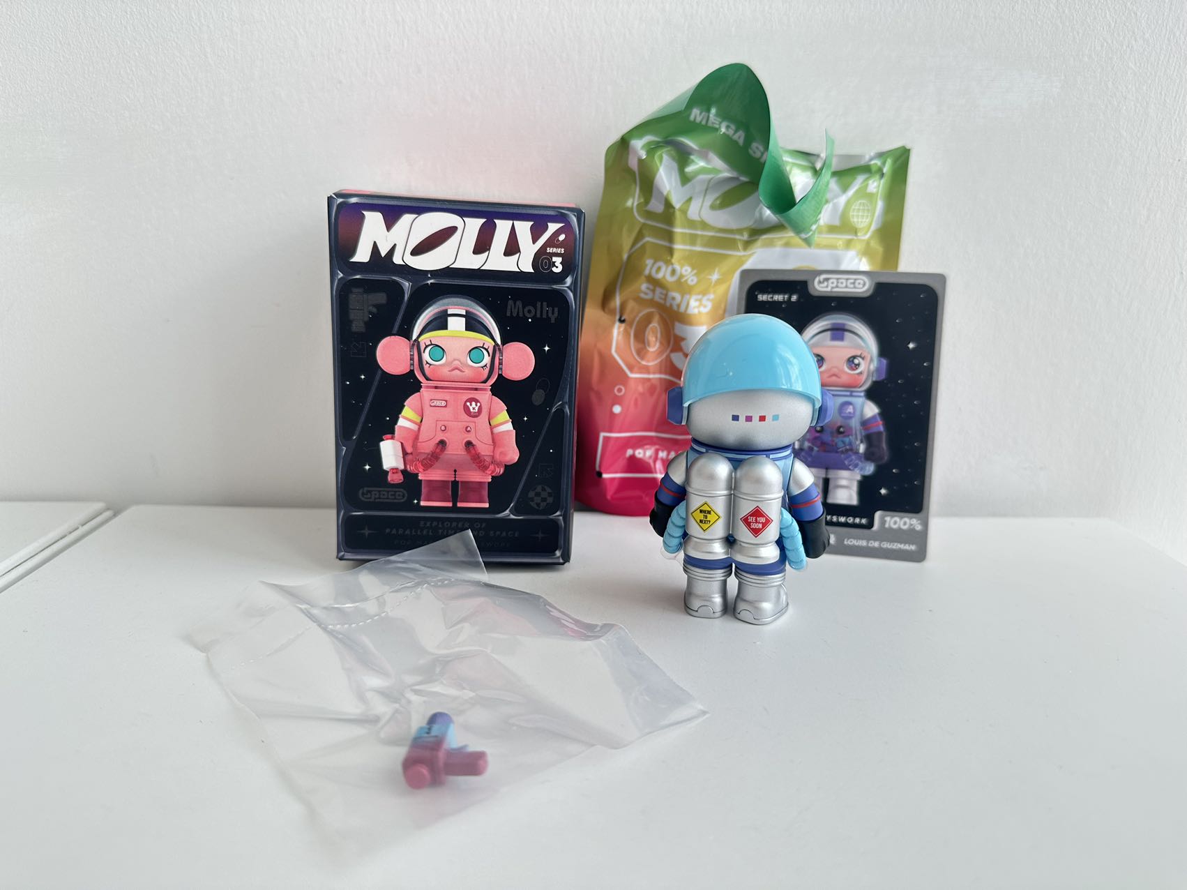 LOUIS DE GUZMAN (Secret 2)- MEGA SPACE MOLLY 100% Series 3 by POP MART  - 3