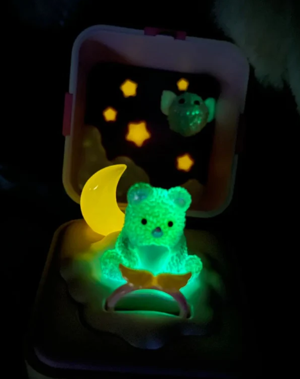 Instinctoy (glow in dark) - Popmart Romantic Ring Box Series 1 - 3