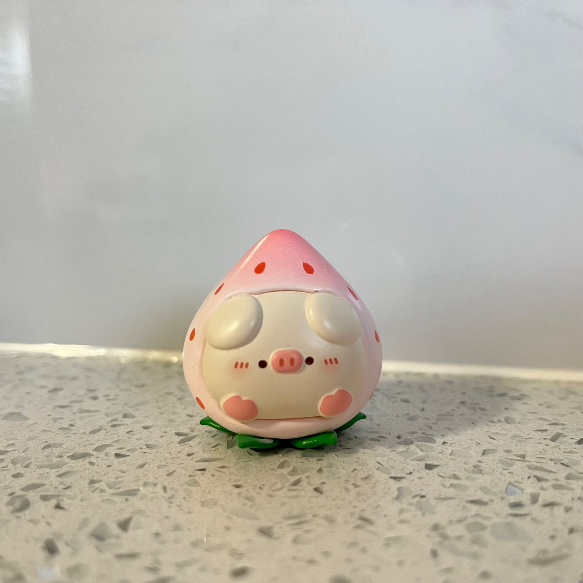 White Strawberry Pig - Piko Pig Fruit Party Mini series - 1