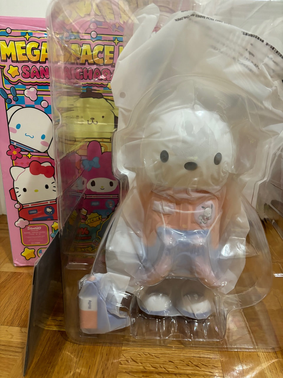 Popmart Mega Space Molly 400% Sanrio Characters - Pochacco - 1