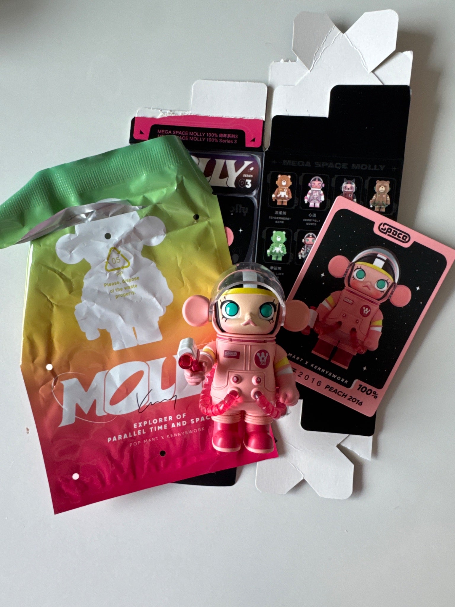 Peach - Space Molly Series 3 - POP MART - 1