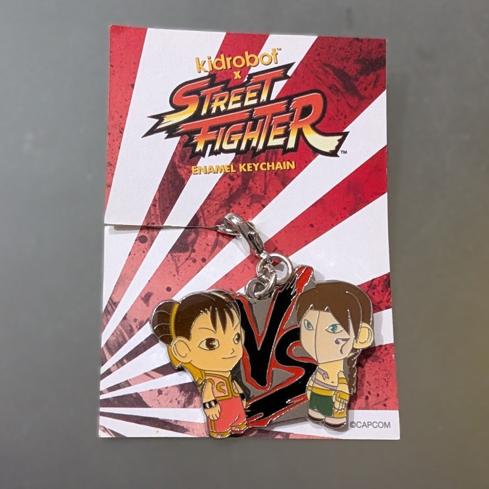 Chun Li VS Vega - Street Fighter Enamel Keychain - Kidrobot - 1