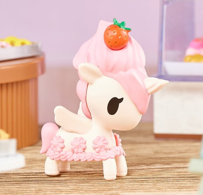 Strawberry Creme - toki mochi Donut Unicorno Series by Tokidoki