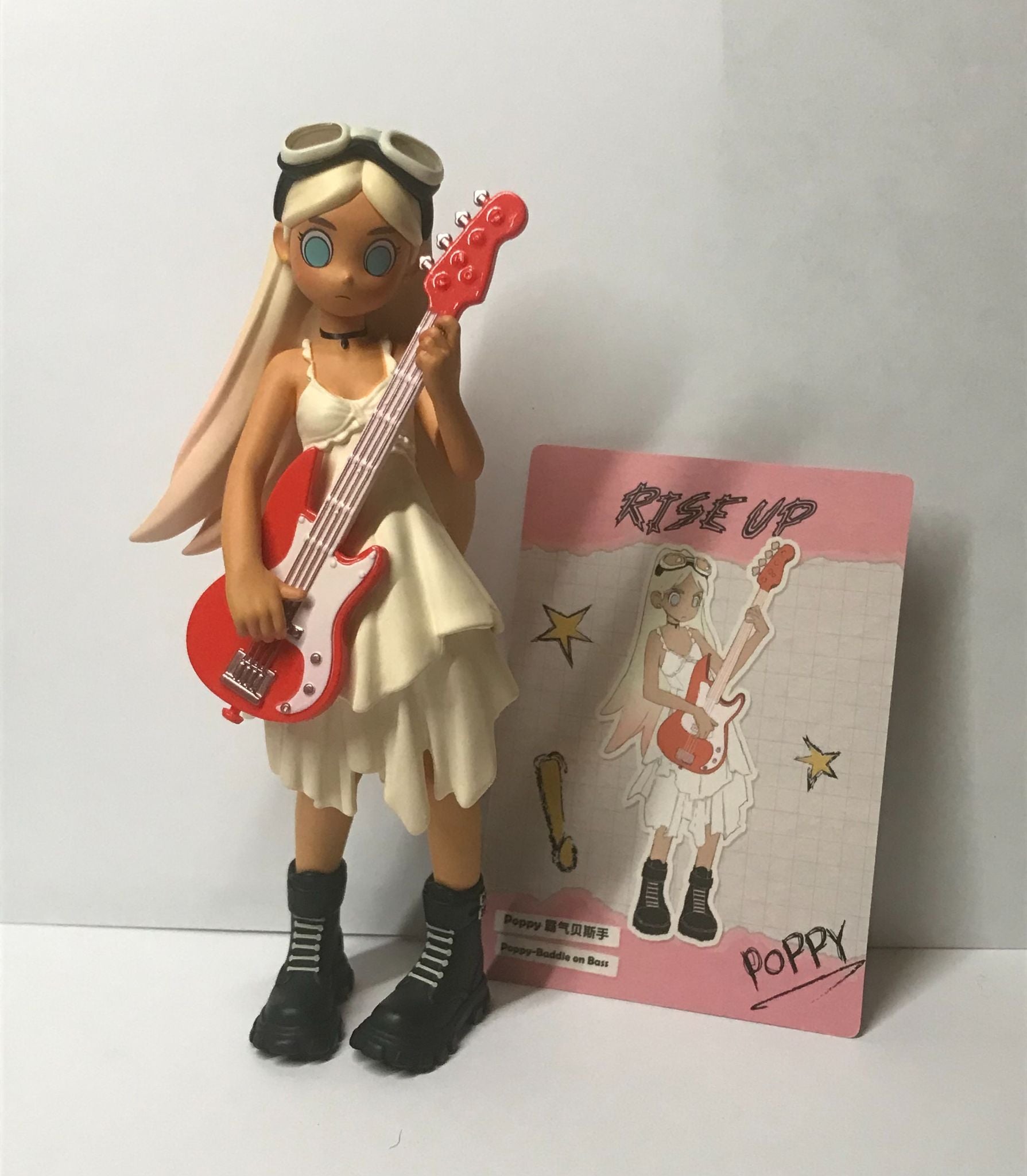 Poppy Baddie on Bass-Peach Riot Rise Up Series-POP MART - 1